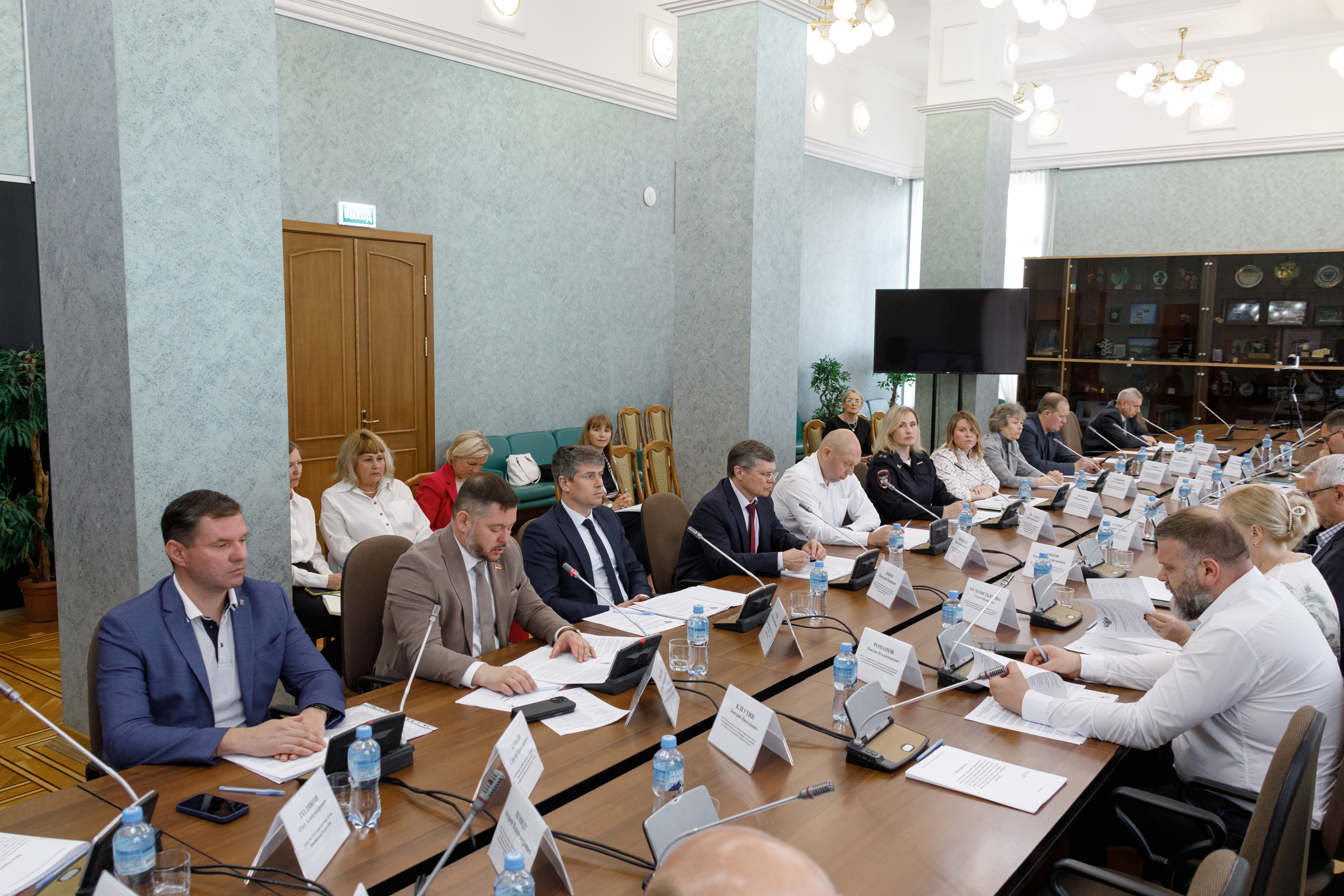 В областном парламенте обсудили вопросы автодорожной деятельности в регионе