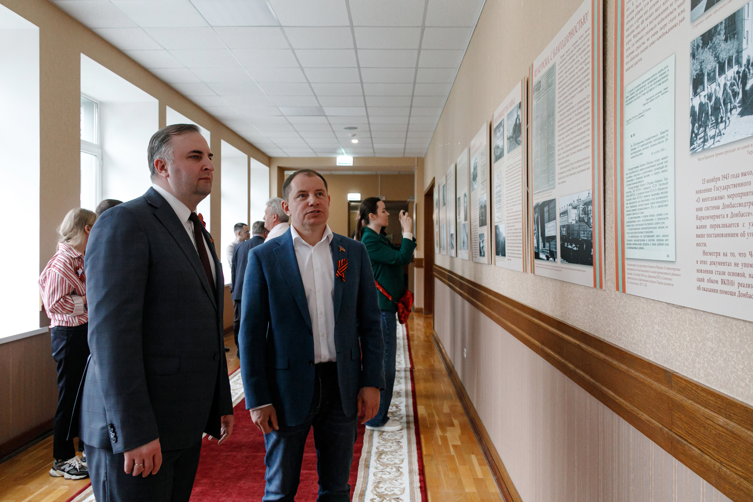 В канун Дня Победы в Законодательном Собрании Челябинской области открылась выставка «Медаль за доблесть трудовую…»