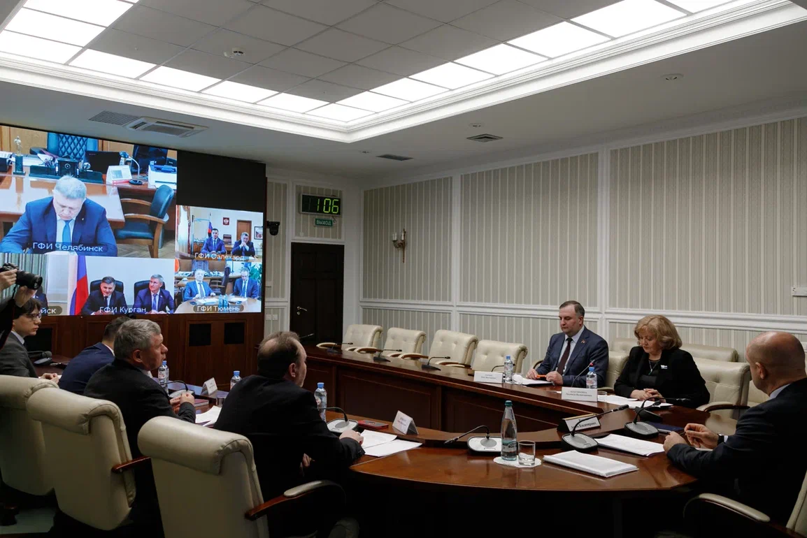 Совет председателей законодательных органов власти УрФО обсудил развитие региональной нормативной базы по поддержке участников СВО и их семей