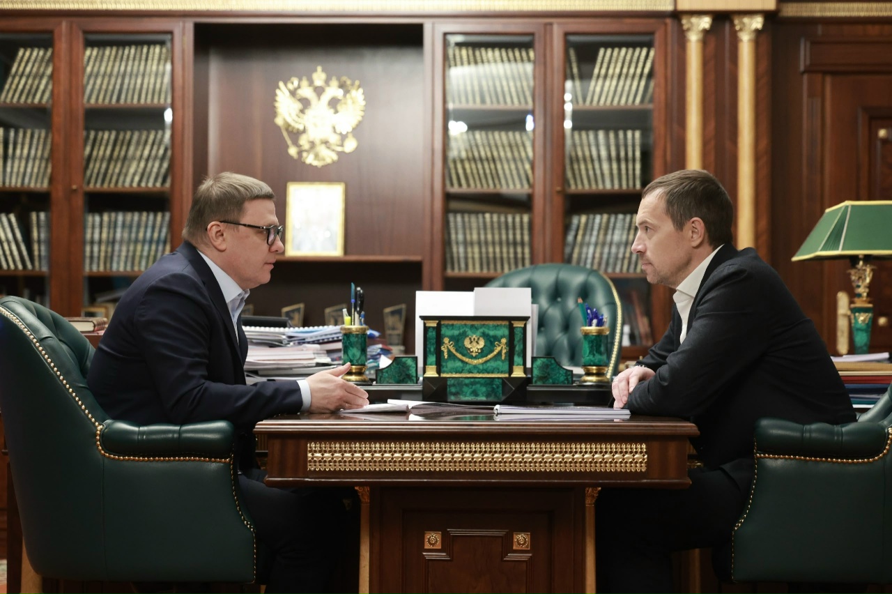 Заместитель председателя Законодательного Собрания, руководитель фонда «Объединение.РФ» Анатолий Еремин представил губернатору Челябинской области Алексею Текслеру отчет о деятельности фонда 