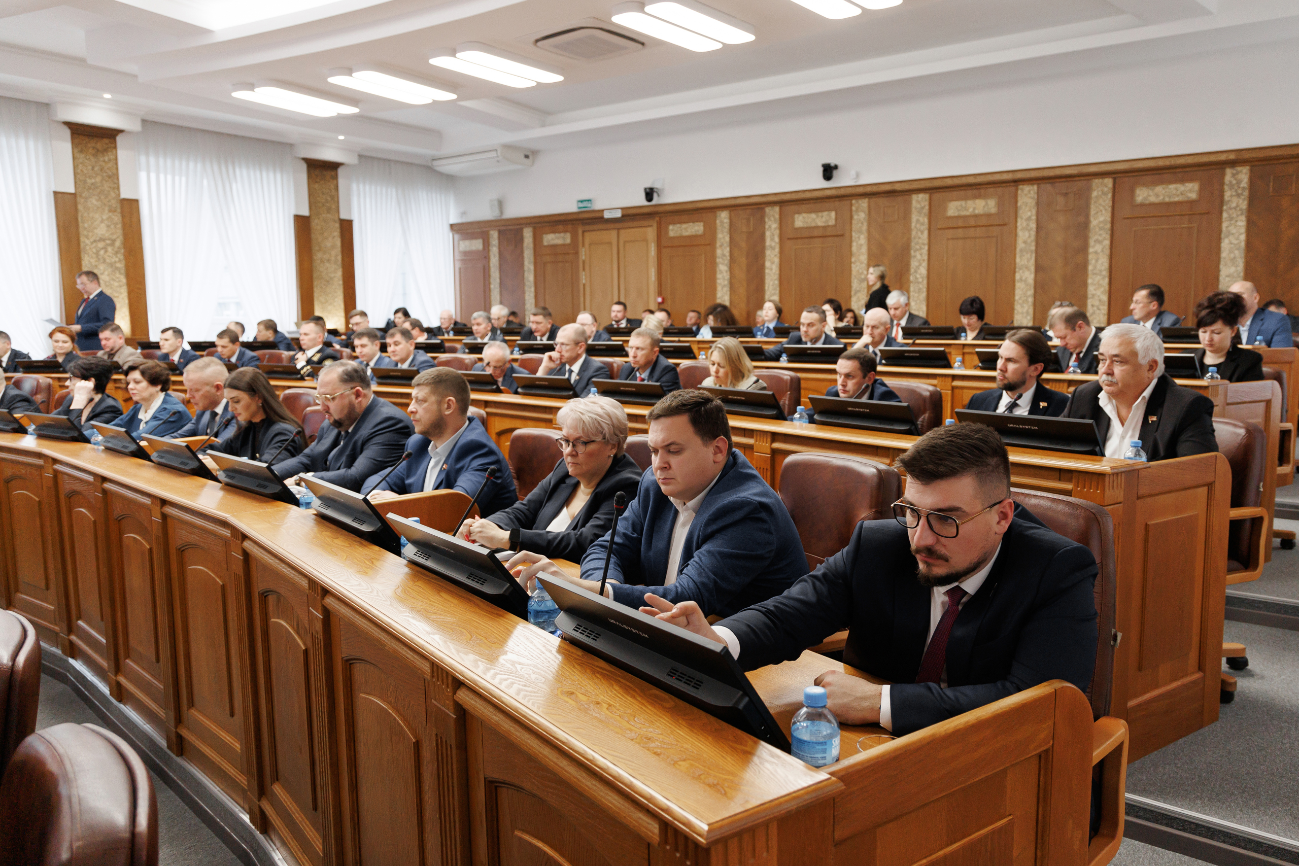 В структуре Законодательного Собрания образованы две постоянные комиссии