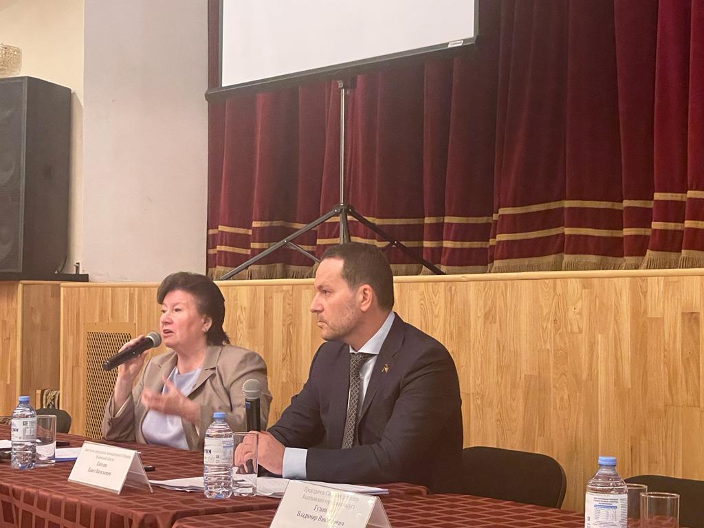 Мероприятие прошло в культурно-досуговом учреждении «Народный дом», в формате отчёта о деятельности Законодательного Собрания.