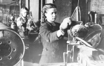 Стахановка-комсомолка кузнечно-прессового завода имени Е.И. Ефремова Стахановка-комсомолка кузнечно-прессового завода имени Е.И. Ефремова