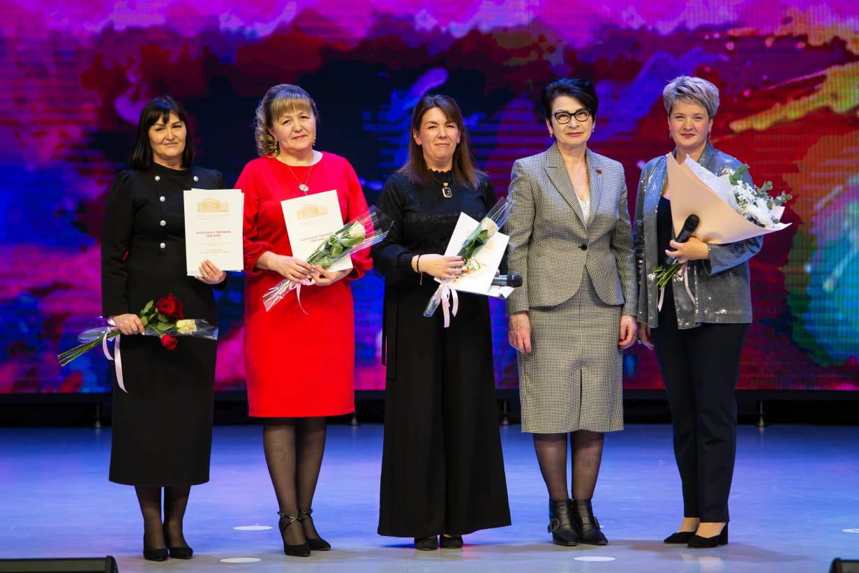 Фото предоставлено помощником депутата Татьяна Кузнецова поздравила детский сад №2 «Умка» города Златоуста с 30-летием