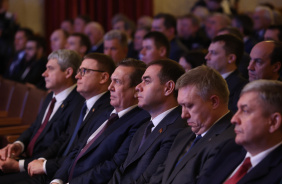 Председатель Законодательного Собрания Александр Лазарев вручил награды областного парламента сотрудникам ракетного центра имени академика В.П. Макеева в честь 75-летия предприятия