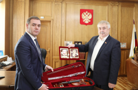 Новогодний подарок Веронике Павленко будет доставлен в Донецк до Нового года 