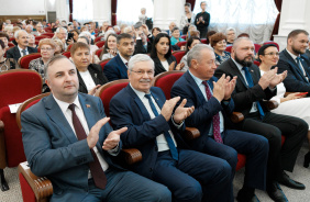 100 лауреатов премии «Общественное признание» наградили в Законодательном Собрании