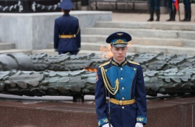Церемония возложения венков и цветов к Вечному Огню ко Дню памяти и скорби