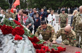 Церемония возложения венков и цветов к Вечному Огню ко Дню памяти и скорби