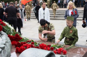 Церемония возложения венков и цветов к Вечному Огню ко Дню памяти и скорби