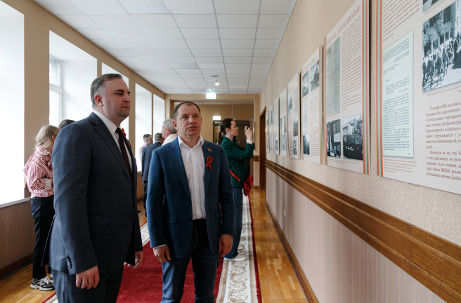 В канун Дня Победы в Законодательном Собрании Челябинской области открылась выставка «Медаль за доблесть трудовую…»
