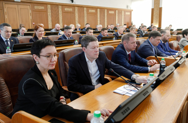 Депутаты Законодательного Собрания поддержали инициативу губернатора Алексея Текслера о ежемесячной доплате водителям скорой помощи