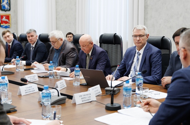 Комитет по аграрной политике и природопользованию обсудил реализацию регионального проекта «Экономика замкнутого цикла» в 2025 году