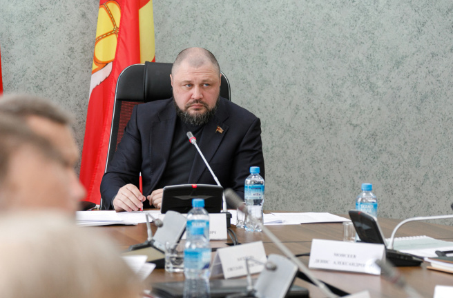  Заместитель председателя комитета Законодательного Собрания по социальной политике Игорь Егоров об основных вопросах майского заседания комитета.