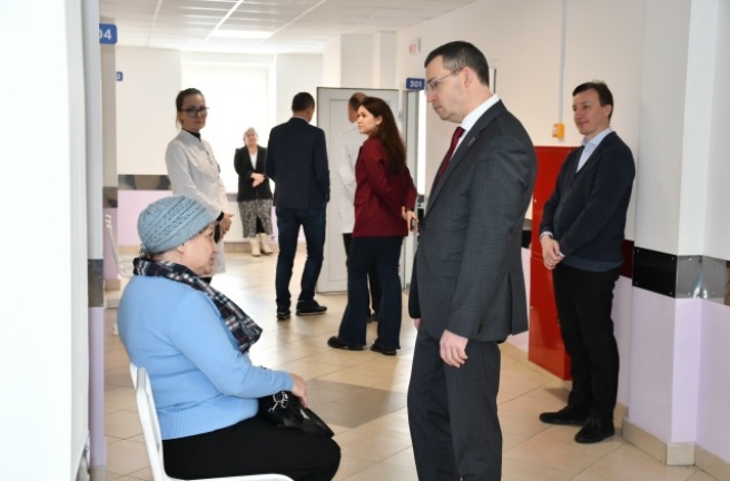 Депутат Законодательного Собрания Алексей Царев посетил поликлинику областной больницы города Троицка и районную больницу Еманжелинска. 