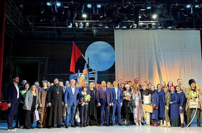 Андрей Шмидт и Дмитрий Клеутин посетили премьеру спектакля «Стройфронт» 