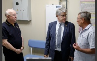 Александр Журавлев посетил фельдшерско-акушерский пункт в деревне Щапино