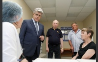 Александр Журавлев посетил фельдшерско-акушерский пункт в деревне Щапино