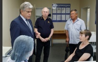 Александр Журавлев посетил фельдшерско-акушерский пункт в деревне Щапино