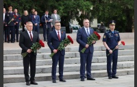 Церемония возложения венков и цветов к Вечному Огню ко Дню памяти и скорби