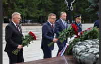 Церемония возложения венков и цветов к Вечному Огню ко Дню памяти и скорби
