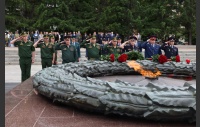 Церемония возложения венков и цветов к Вечному Огню ко Дню памяти и скорби