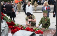 Церемония возложения венков и цветов к Вечному Огню ко Дню памяти и скорби