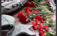 Церемония возложения венков и цветов к Вечному Огню ко Дню памяти и скорби
