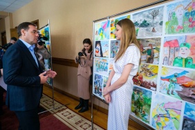 Александр Лазарев поздравил победителей конкурса детского рисунка «Россия помогает»