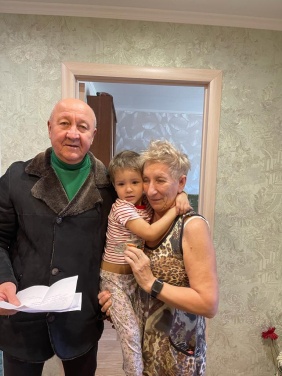 Депутаты Законодательного Собрания принимают участие в новогодних благотворительных акциях