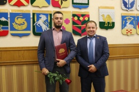 Депутат Законодательного Собрания Евгений Рева вручил благодарственные письма областного парламента сотрудникам уникального научного предприятия «НИИИТ-РК» имени А.М. Брейгина.