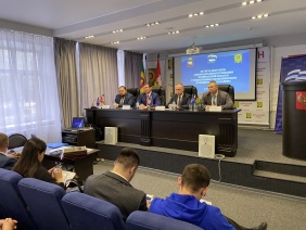 Депутаты отчитались о деятельности областного парламента перед жителями Южного избирательного округа