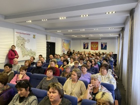 Депутаты отчитались о деятельности областного парламента перед жителями Южного избирательного округа