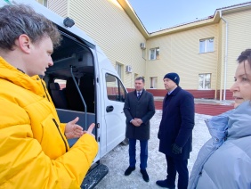 Заместитель председателя Законодательного Собрания Анатолий Ерёмин и председатель комитета по социальной политике Сергей Буяков приняли участие в открытии семейного многофункционального центра в Челябинске