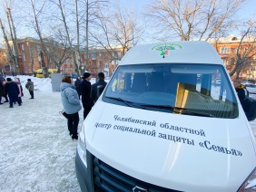 Заместитель председателя Законодательного Собрания Анатолий Ерёмин и председатель комитета по социальной политике Сергей Буяков приняли участие в открытии семейного многофункционального центра в Челябинске