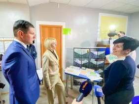 Заместитель председателя Законодательного Собрания Анатолий Ерёмин и председатель комитета по социальной политике Сергей Буяков приняли участие в открытии семейного многофункционального центра в Челябинске