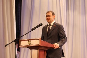 Председатель Законодательного Собрания Александр Лазарев вручил награды областного парламента сотрудникам ракетного центра имени академика В.П. Макеева в честь 75-летия предприятия