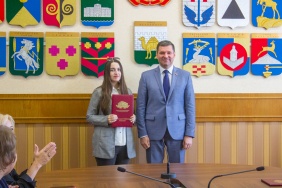 Депутат Сергей Буяков вручил награды Законодательного Собрания