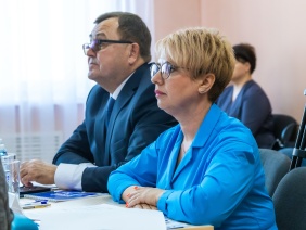 Председатель Законодательного Собрания области Александр Лазарев и депутат Владимир Перезолов приняли участие в заседании фракции «Единая Россия» в Собрании депутатов и в отчете главы Увельского района