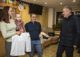 Депутаты Законодательного Собрания принимают участие в новогодних благотворительных акциях