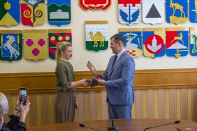 Депутат Сергей Буяков вручил награды Законодательного Собрания