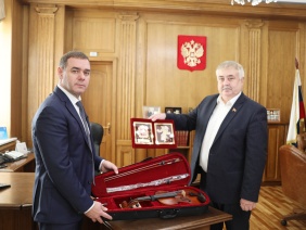 Новогодний подарок Веронике Павленко будет доставлен в Донецк до Нового года 