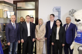 Александр Лазарев принял участие в благотворительной новогодней акции в Региональном исполнительном комитете партии «Единая Россия» 