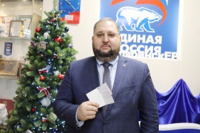 Александр Лазарев принял участие в благотворительной новогодней акции в Региональном исполнительном комитете партии «Единая Россия» 