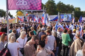 «Своих не бросаем!»: в Челябинске прошел многотысячный митинг-концерт в поддержку референдумов в ЛНД, ДНР, Херсонской и Запорожской областях