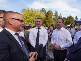 «Своих не бросаем!»: в Челябинске прошел многотысячный митинг-концерт в поддержку референдумов в ЛНД, ДНР, Херсонской и Запорожской областях