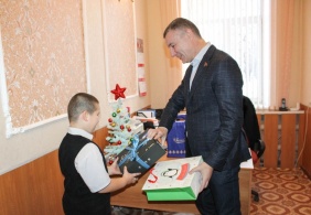 Депутаты Законодательного Собрания продолжают исполнять мечты детей 