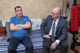 Сенатор Олег Цепкин осмотрел новый ФОК в Саткинском районе, встретился со студентами и оказал помощь семье мобилизованного южноульца