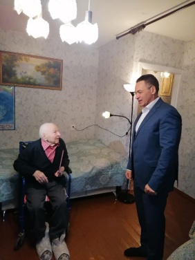 Депутат Олег Садовских поздравил ветерана Великой Отечественной войны со 100-летием со дня рождения