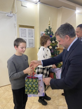 Депутаты Законодательного Собрания принимают участие в новогодних благотворительных акциях